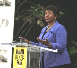 gwen-ifill-at-podium-at-miami-book-fair-international-2009 Gwen Ifill at the Miami Book Fair International 2009