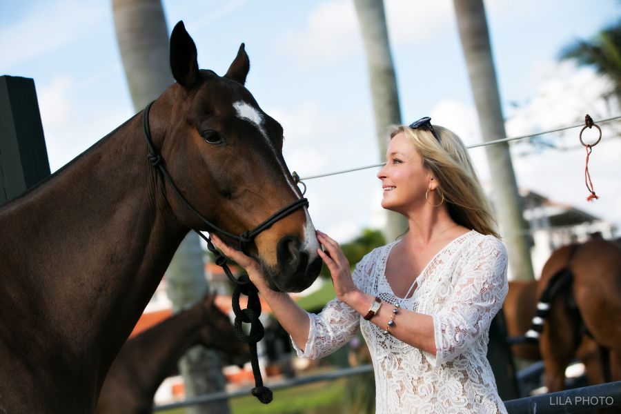 ipc01_025 Bo Derek and a Polo Pony, kicking off the 10th Anniversary Season of Polo
