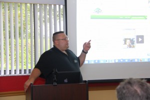 Dave O'Keefe presenting Microsoft Workshop to Wellington Chamber of Commerce Members